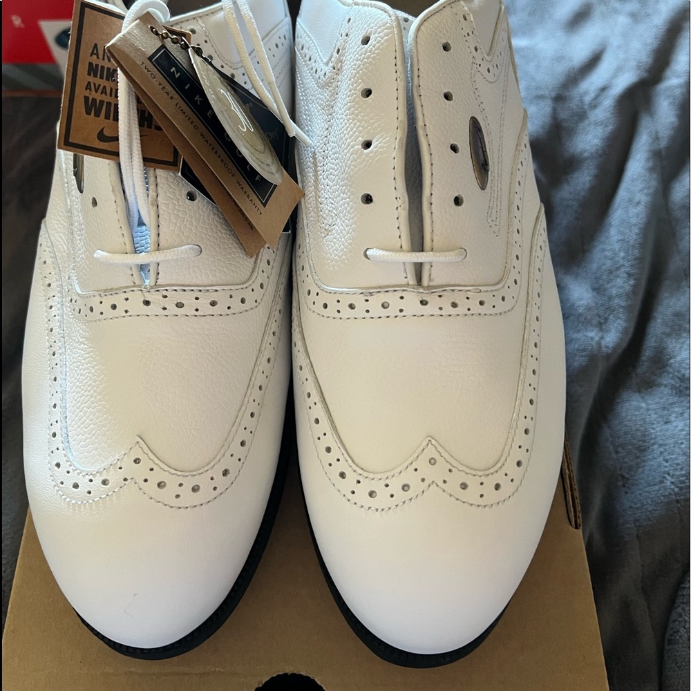 Mens Nike golf shoes never worn size 8 1/2 wide